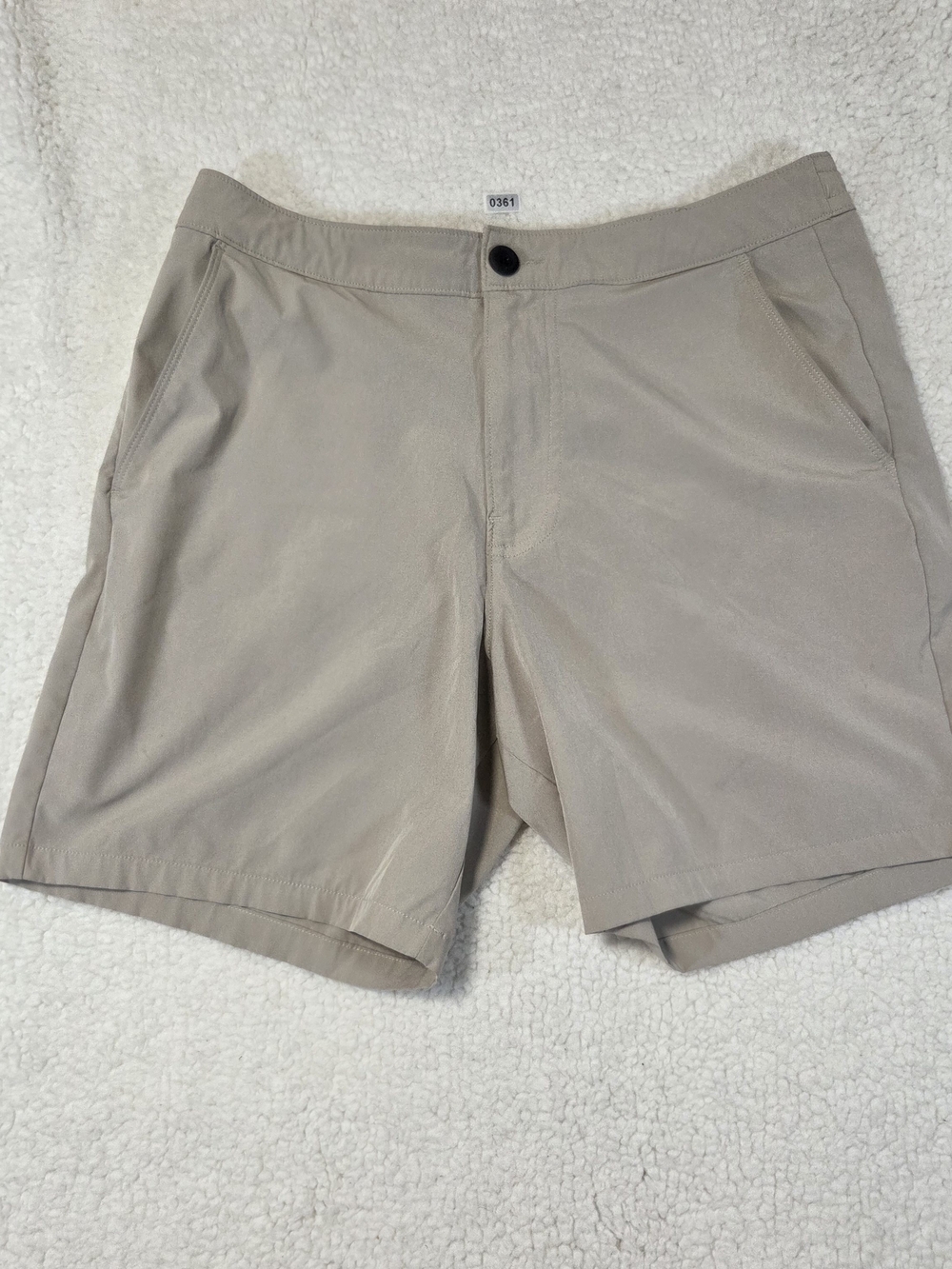 Hollister Men's Light Tan Flat-Front Chino Shorts